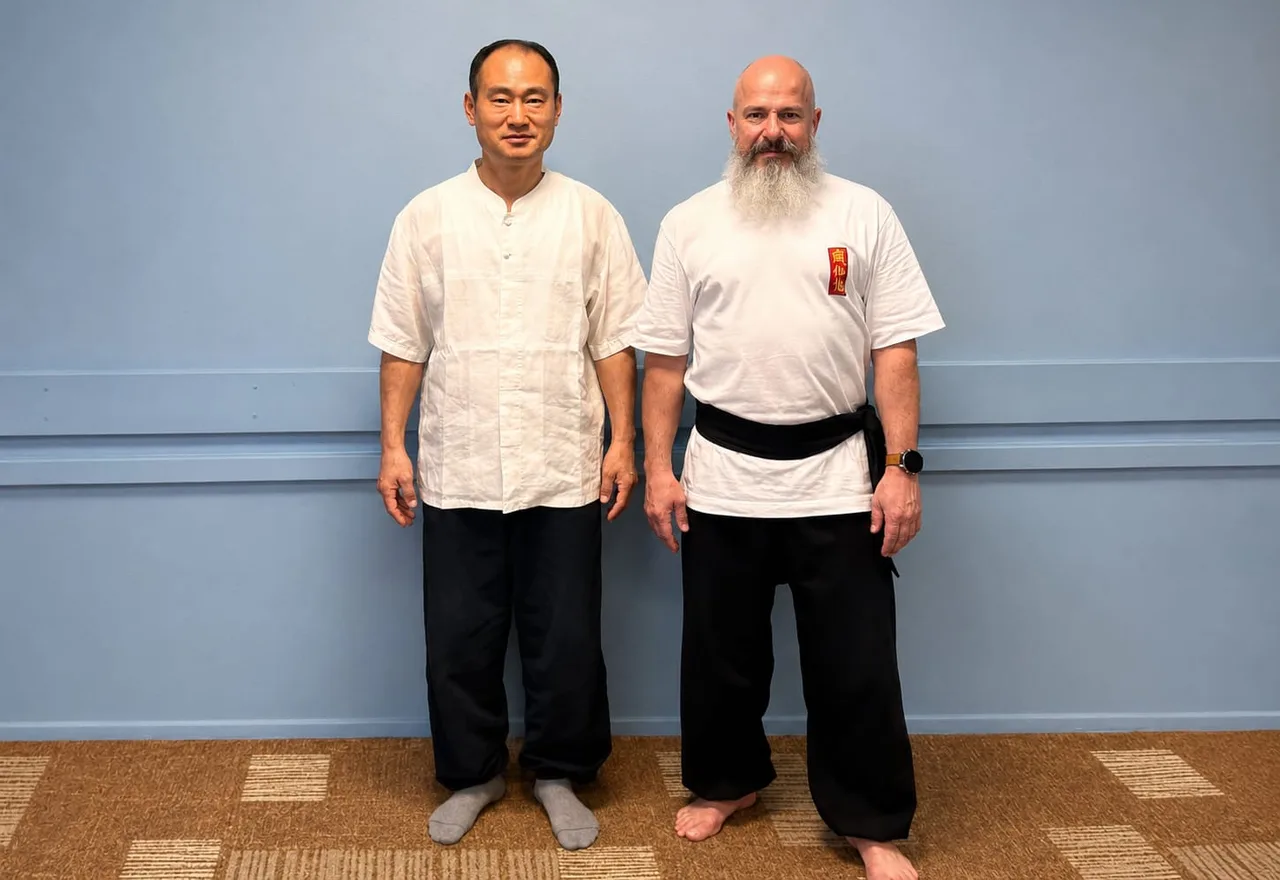 Sunsa Jin Mok, président de la Fédération mondiale de Kuksŏndo, aux côtés de Nicolas Tacchi, fondateur de la FFAEC